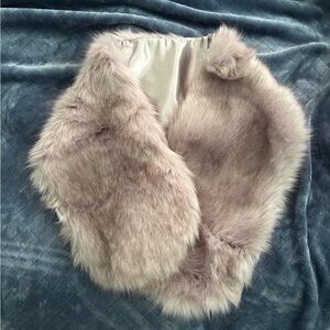 Windsor Ms.Diva Faux Fur Shawl